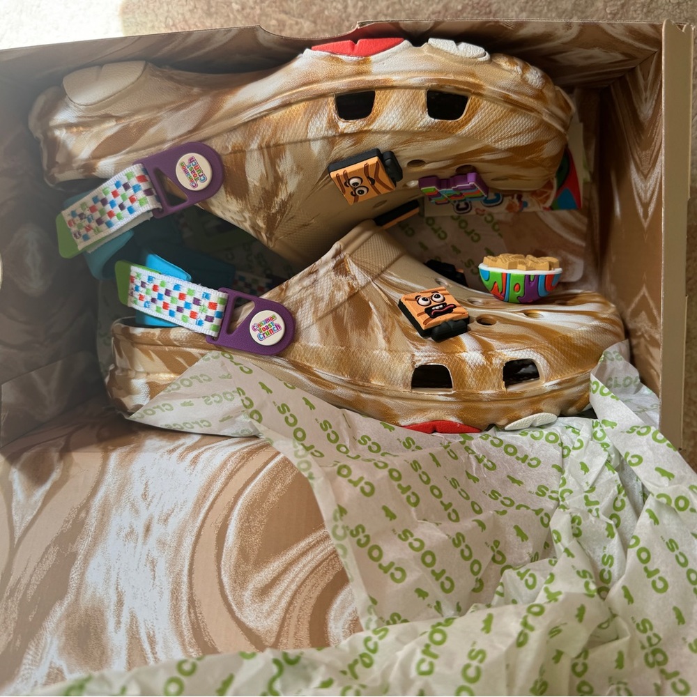 NWT Crocs Cinnamon Toast Crunch size W8/M6